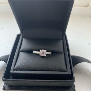 14k white gold ring with 10 diamonds diamonds